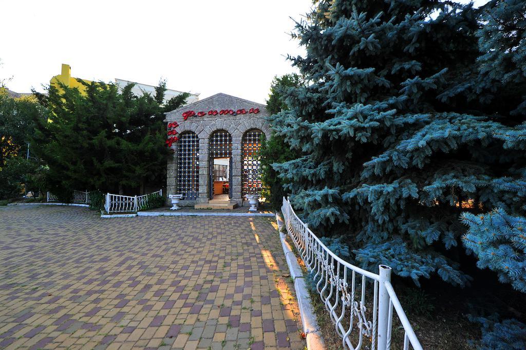 Fontan Hotel Chornomorsk Exterior photo